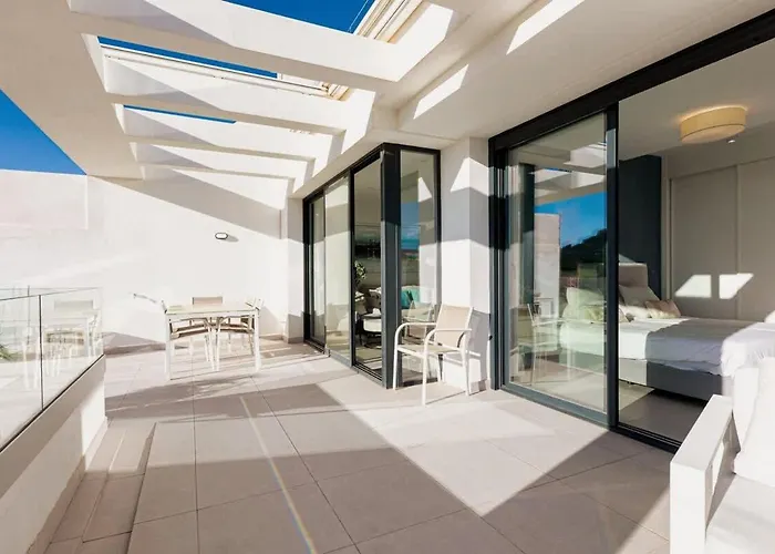 Apartment Duplex Penthouse With Sea Views, Steps To Golf Estepona