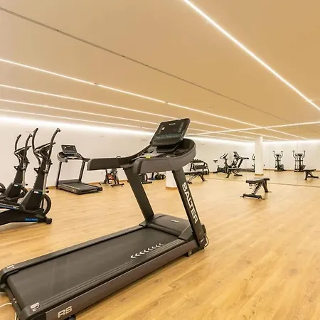 Duplex Penthouse With Sea Views, Steps To Golf 아파트