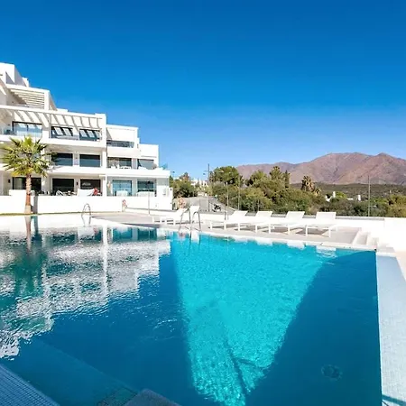 아파트 Duplex Penthouse With Sea Views, Steps To Golf *