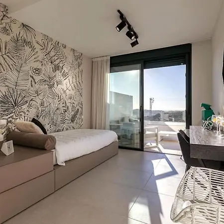 Duplex Penthouse With Sea Views, Steps To Golf 에스테포나